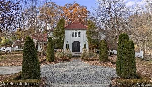 2 Acres of Residential Land with Home for Sale in Bloomfield Hills, Michigan