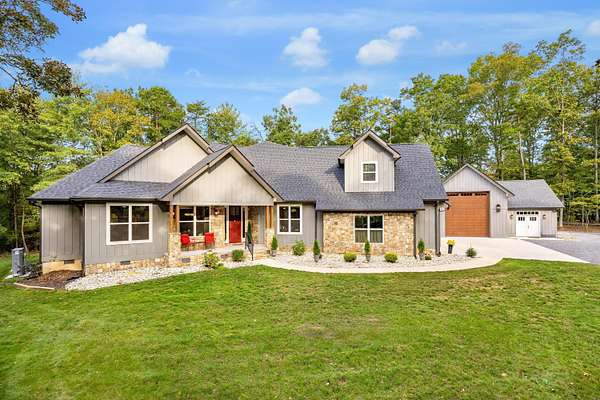 6.77 Acres of Residential Land with Home for Sale in Soddy-Daisy, Tennessee