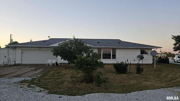 10 Acres of Land with Home for Sale in Ellisville, Illinois