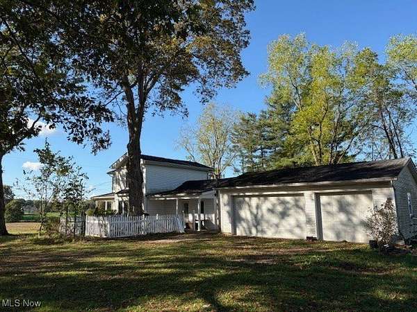 10 Acres of Residential Land with Home for Sale in Hartville, Ohio