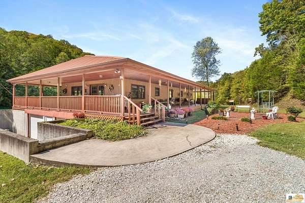 318 Acres of Land with Home for Sale in Burkesville, Kentucky