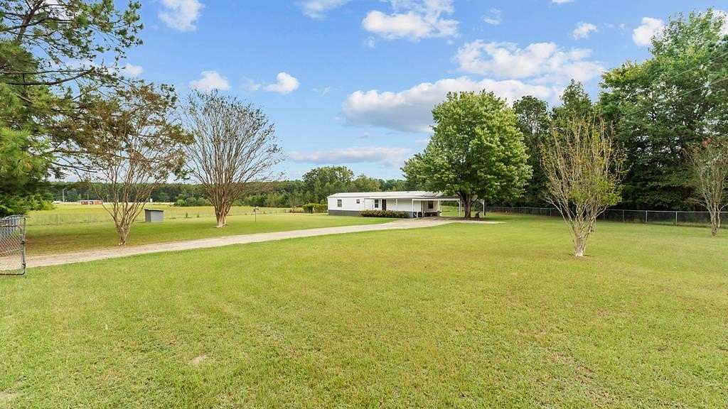 2.88 Acres of Residential Land with Home for Sale in Queen City, Texas