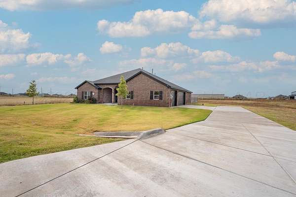 1.72 Acres of Residential Land with Home for Sale in Amarillo, Texas