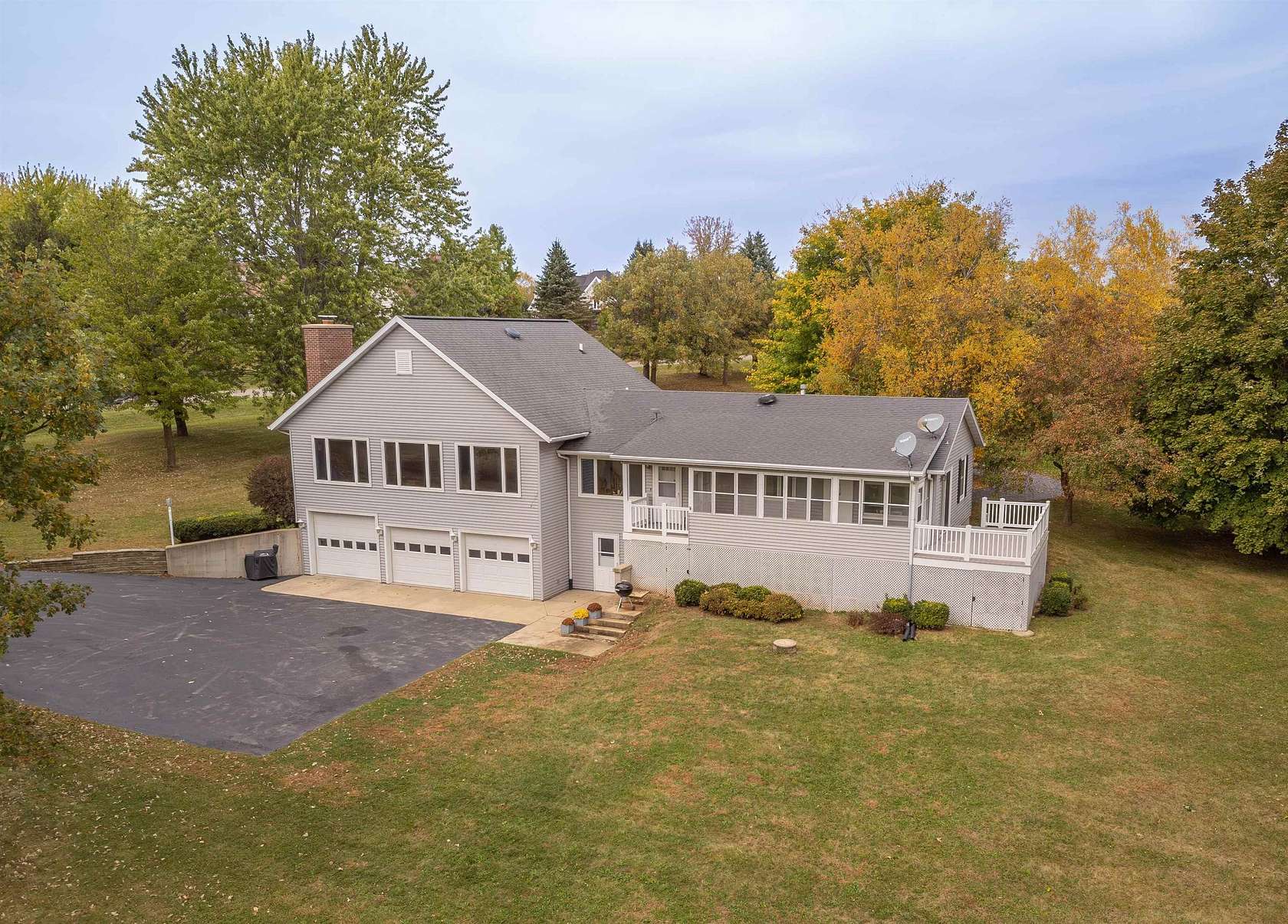 2.13 Acres of Residential Land with Home for Sale in Freedom Township, Illinois