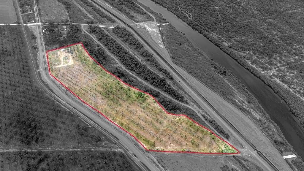 15 Acres of Recreational & Residential Land for Sale in Quemado, Texas