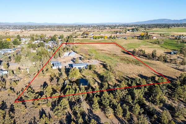 10.1 Acres of Land with Home for Sale in Redmond, Oregon