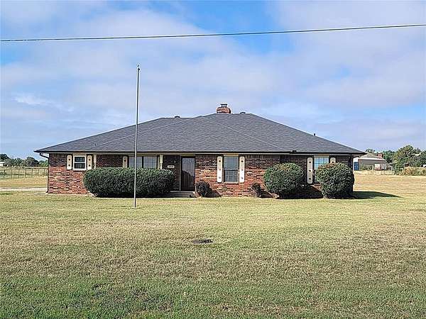 1.78 Acres of Residential Land with Home for Sale in Piedmont, Oklahoma