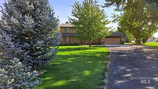 1.5 Acres of Residential Land with Home for Sale in Caldwell, Idaho