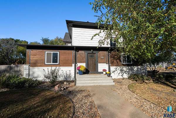 2 Acres of Residential Land with Home for Sale in Parker, South Dakota