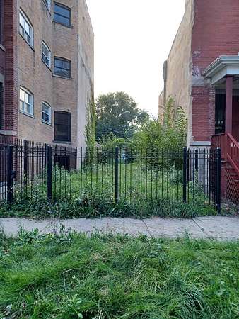 0.06 Acres of Residential Land for Sale in Chicago, Illinois