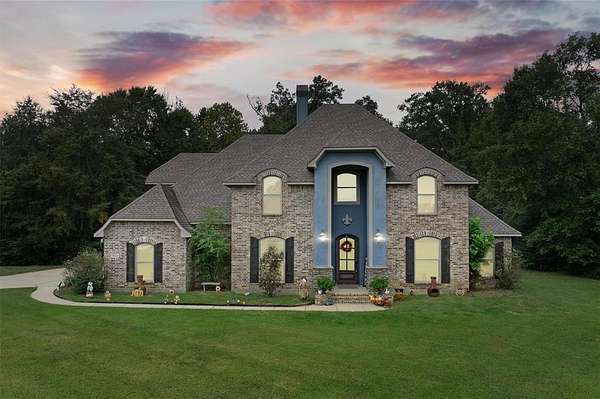 1.61 Acres of Residential Land with Home for Sale in Shreveport, Louisiana