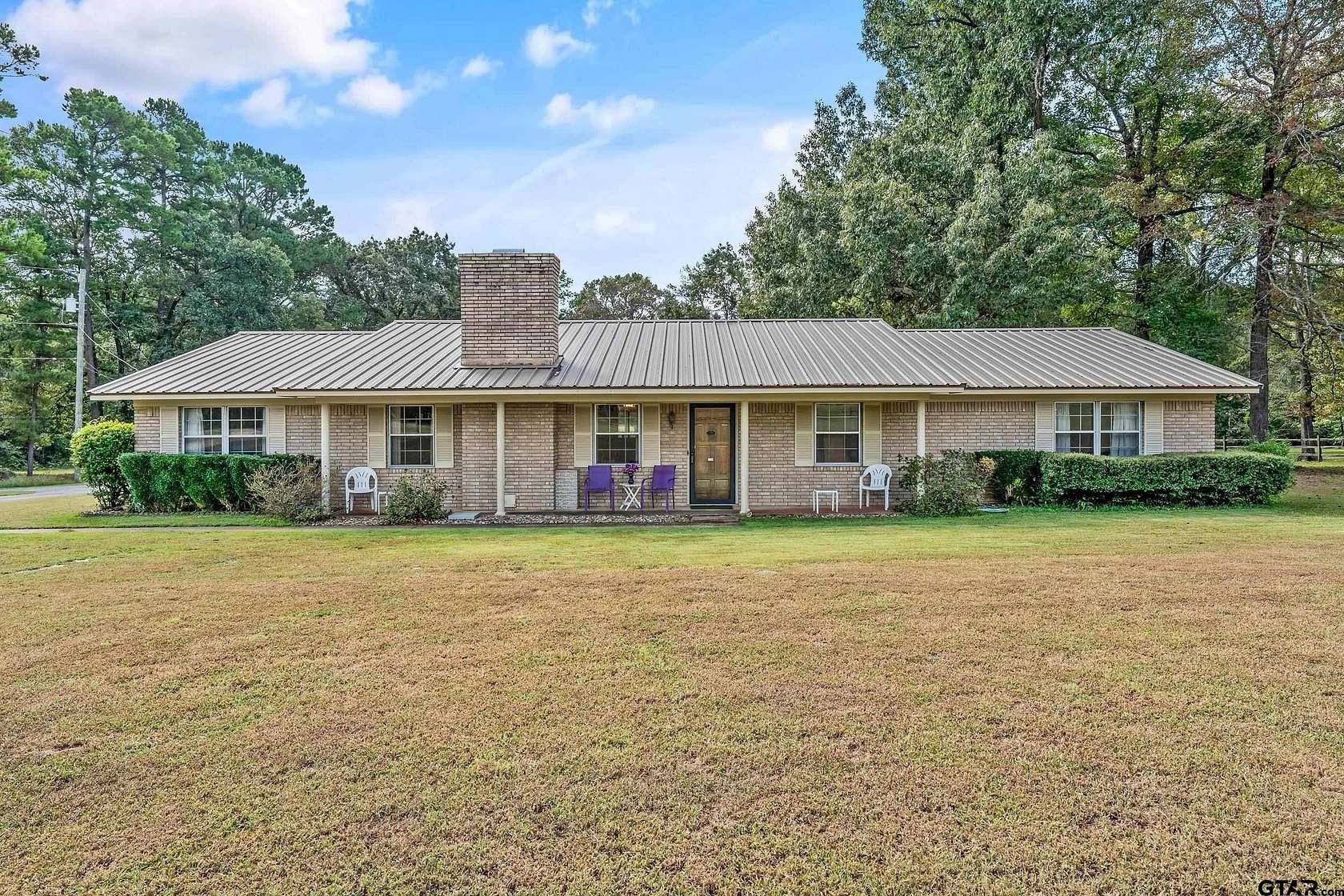 4 Acres of Residential Land with Home for Sale in Whitehouse, Texas