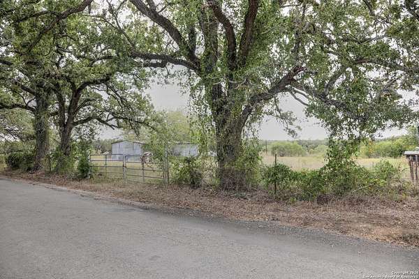 1 Acre of Residential Land for Sale in Dale, Texas