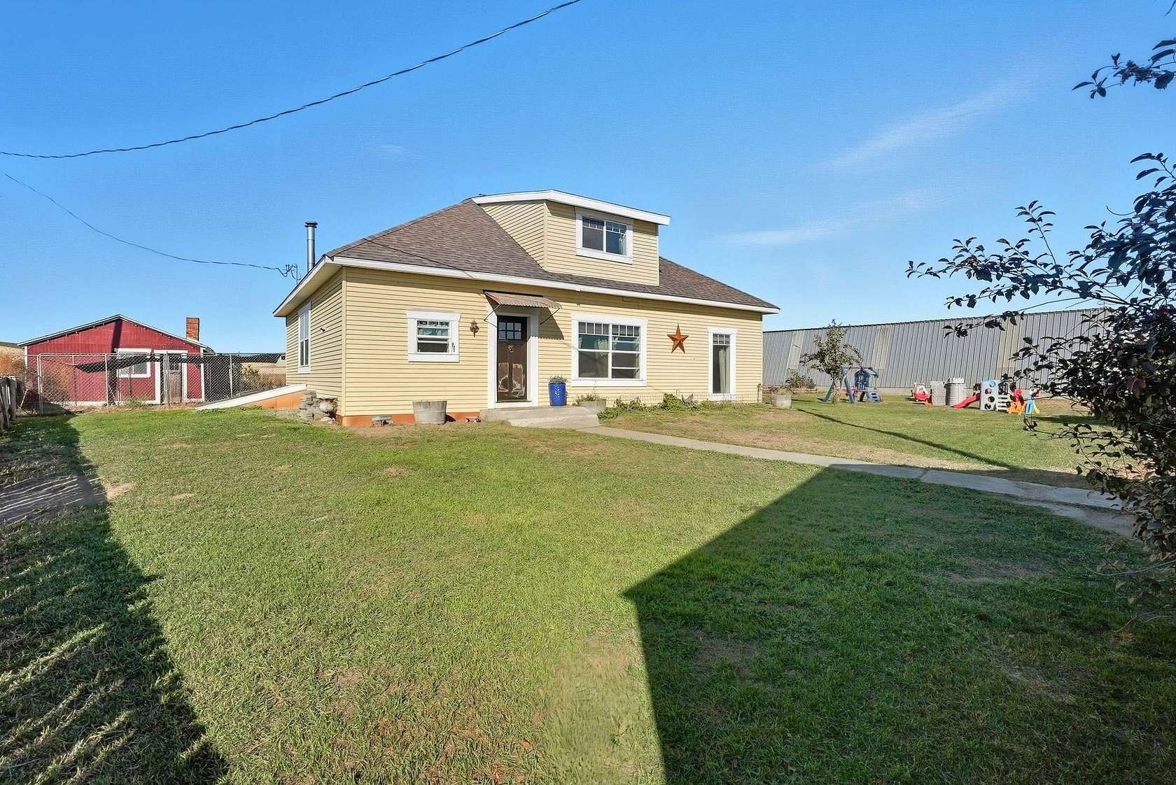 10 Acres of Residential Land with Home for Sale in Sprague, Washington