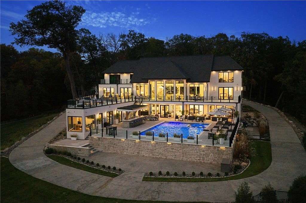 1.64 Acres of Residential Land with Home for Sale in Deephaven, Minnesota