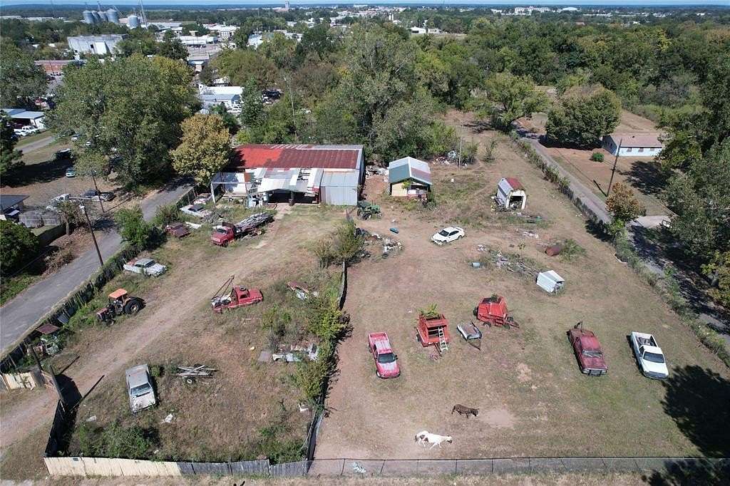 2.17 Acres of Mixed-Use Land for Sale in Paris, Texas