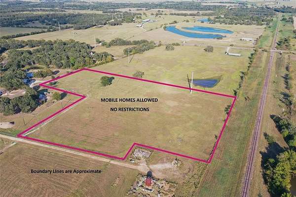 8.38 Acres of Land for Sale in Fairfield, Texas