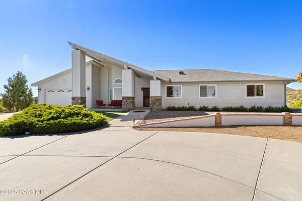 2.52 Acres of Residential Land with Home for Sale in Prescott, Arizona