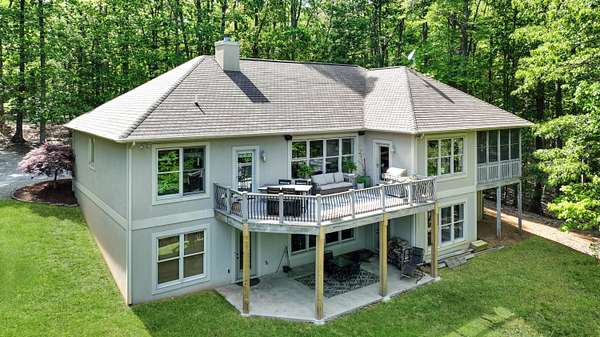 5.53 Acres of Residential Land with Home for Sale in Hardy, Virginia