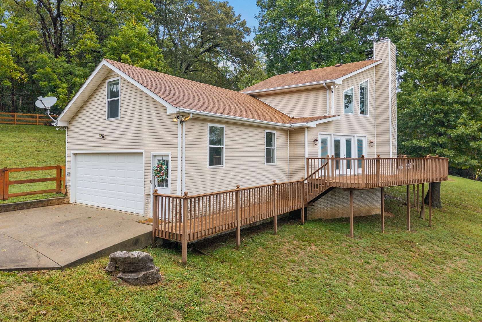 2.7 Acres of Residential Land with Home for Sale in Clarksville, Tennessee