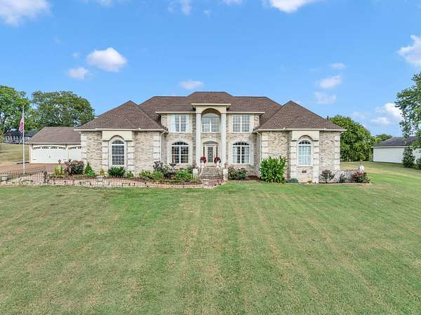 1.7 Acres of Residential Land with Home for Sale in Gallatin, Tennessee