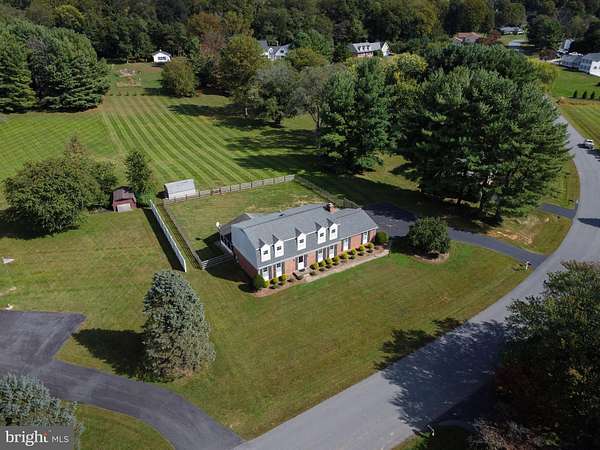 1.52 Acres of Residential Land with Home for Sale in Hamilton, Virginia