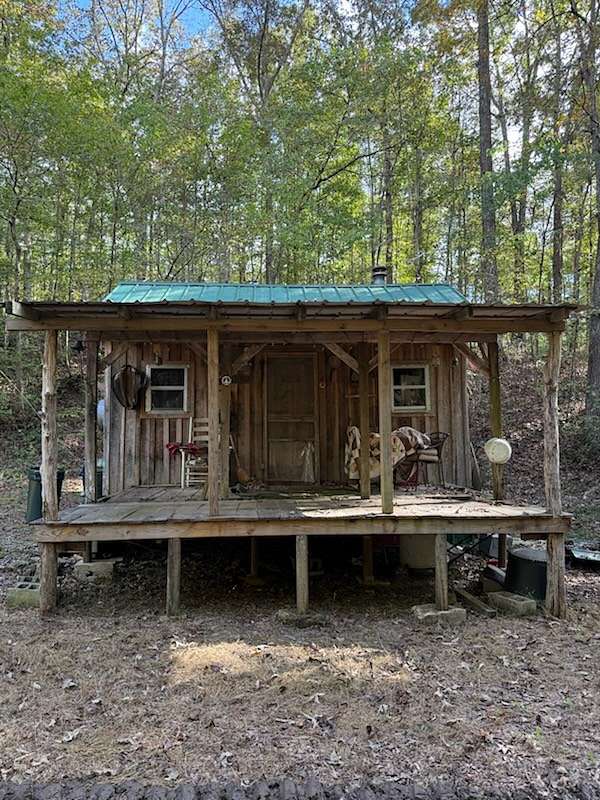 4 Acres of Residential Land with Home for Sale in Summertown, Tennessee