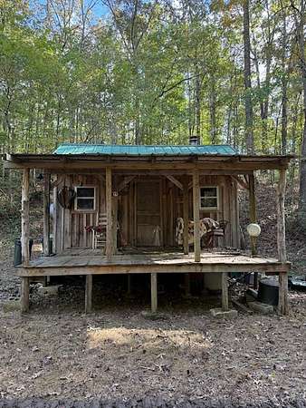 4 Acres of Residential Land with Home for Sale in Summertown, Tennessee