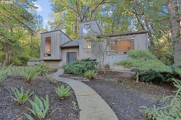 2 Acres of Residential Land with Home for Sale in Salem, Oregon