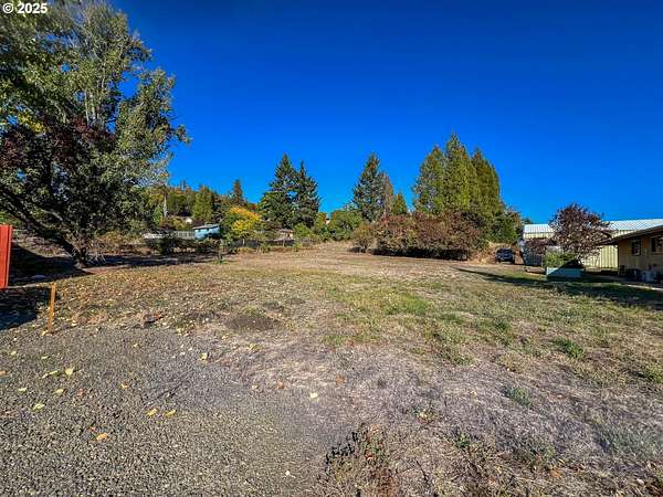 0.31 Acres of Mixed-Use Land for Sale in Roseburg, Oregon