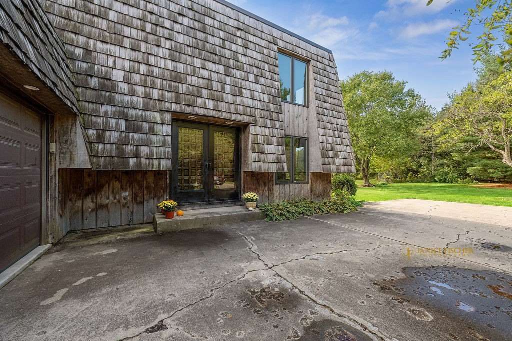 3 Acres of Residential Land with Home for Sale in Bull Valley, Illinois