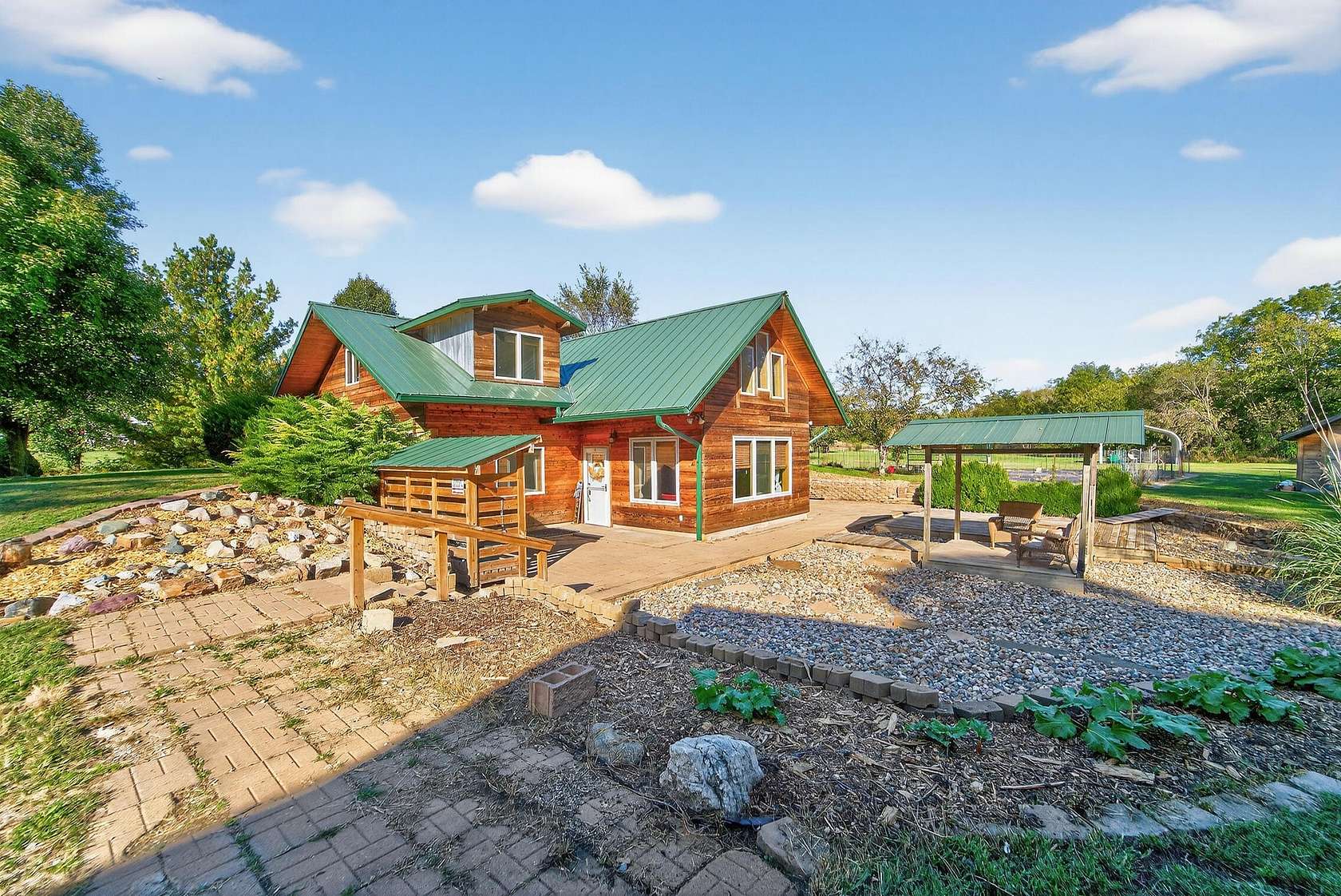 5.58 Acres of Residential Land with Home for Sale in Malvern, Iowa