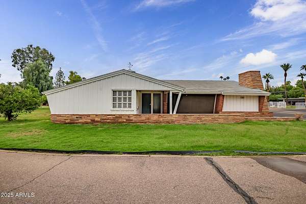 1.53 Acres of Residential Land with Home for Sale in Phoenix, Arizona