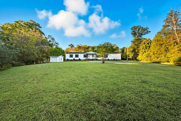 2 Acres of Residential Land with Home for Sale in Clarksville, Tennessee