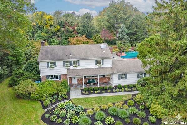 2.4 Acres of Land with Home for Sale in Lloyd Harbor, New York