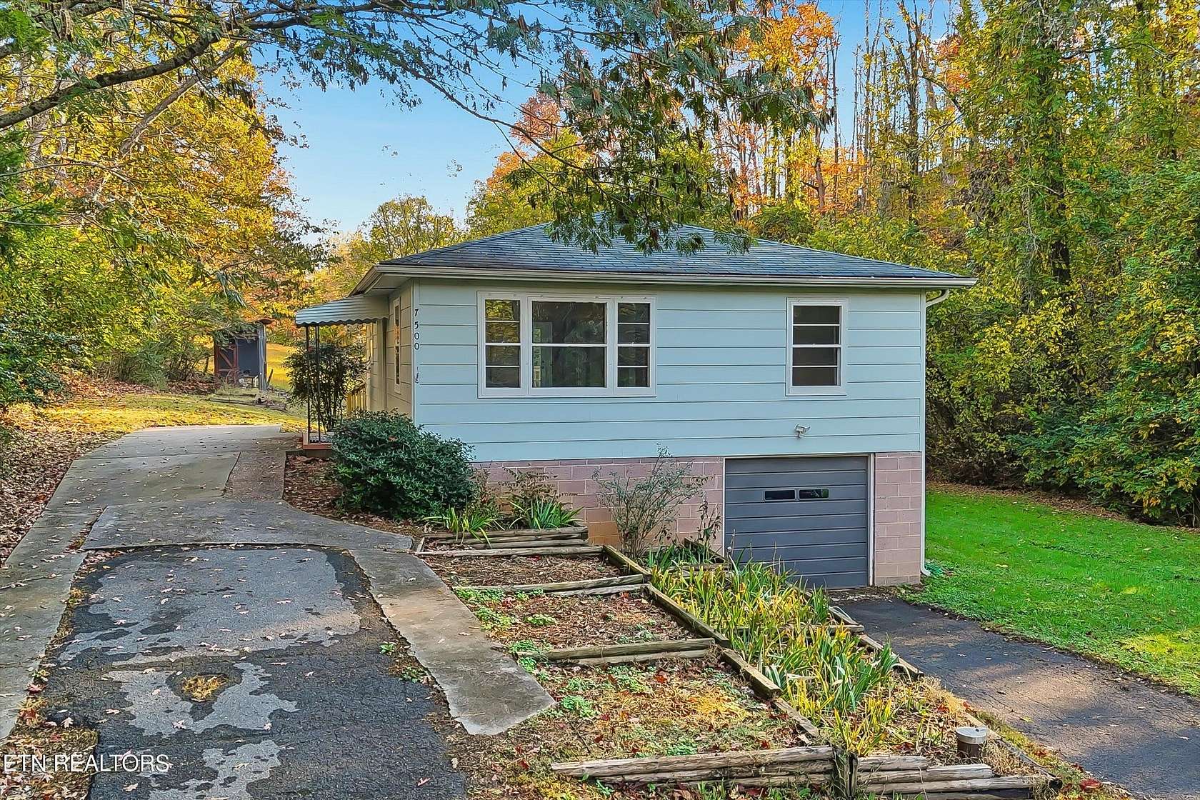 2.5 Acres of Residential Land with Home for Sale in Knoxville, Tennessee