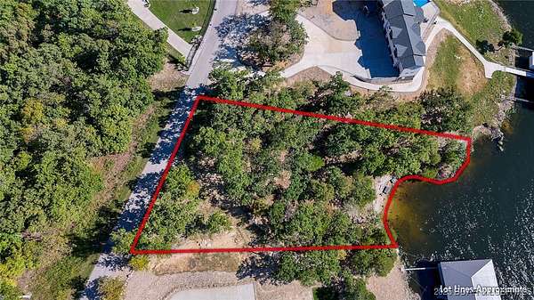 1 Acre of Residential Land for Sale in Sunrise Beach, Missouri