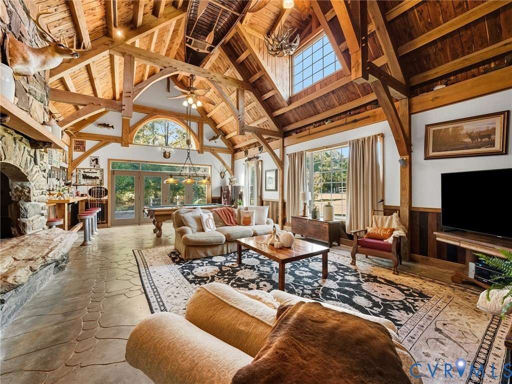 21 Acres of Agricultural Land with Home for Sale in Dillwyn, Virginia