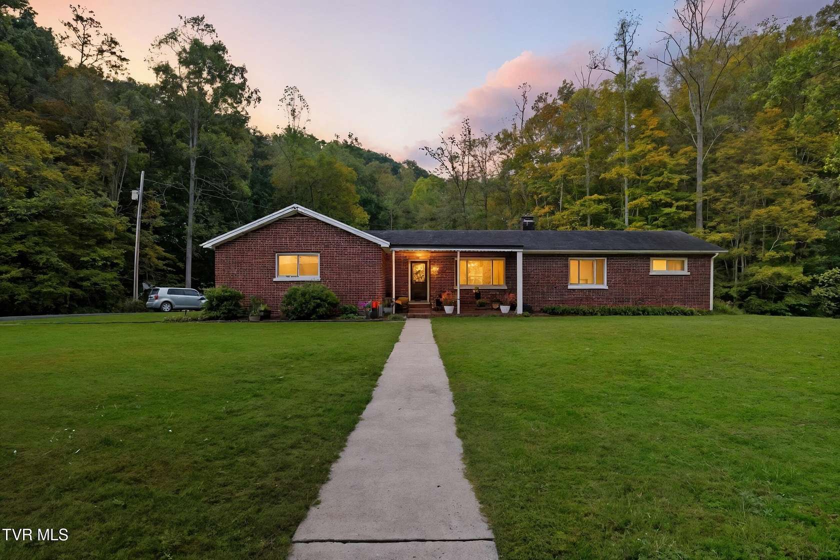 100 Acres of Land with Home for Sale in Duffield, Virginia