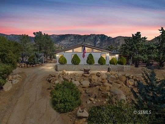 2 Acres of Residential Land with Home for Sale in Weldon, California