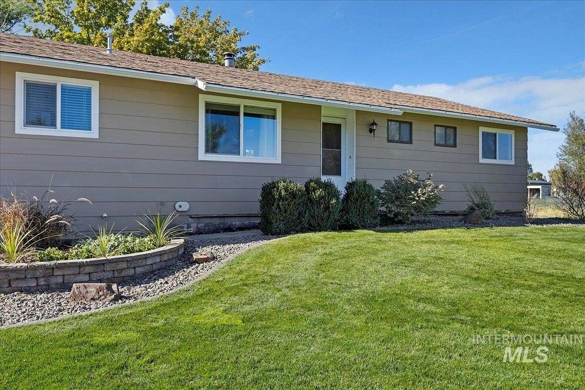 3.49 Acres of Residential Land with Home for Sale in Buhl, Idaho