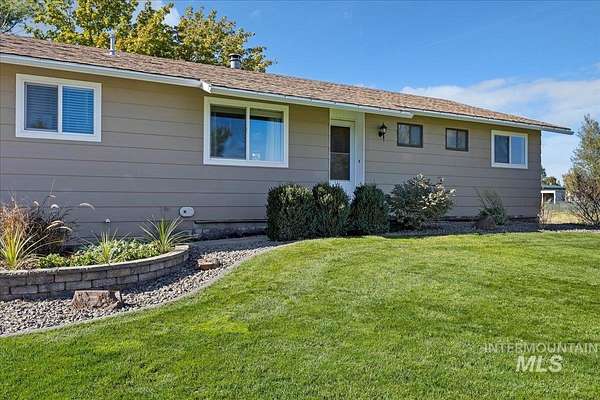 3.49 Acres of Residential Land with Home for Sale in Buhl, Idaho