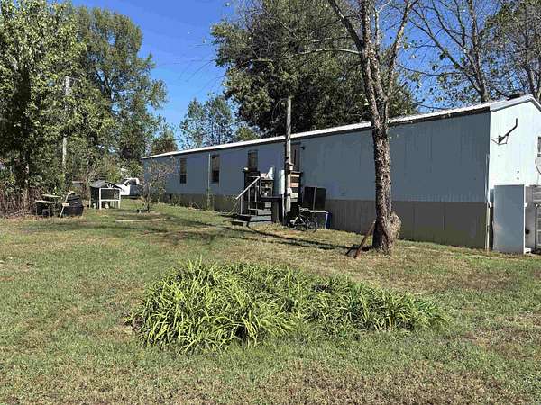 5 Acres of Residential Land with Home for Sale in Bradford, Arkansas