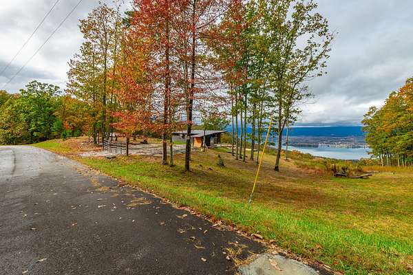 7.89 Acres of Residential Land with Home for Sale in South Pittsburg, Tennessee