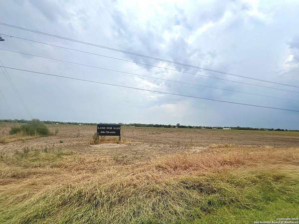 72 Acres of Land for Sale in Batesville, Texas