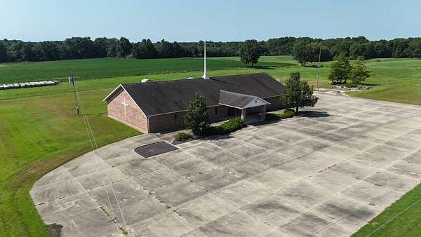 4.64 Acres of Improved Residential Land for Sale in Xenia, Illinois