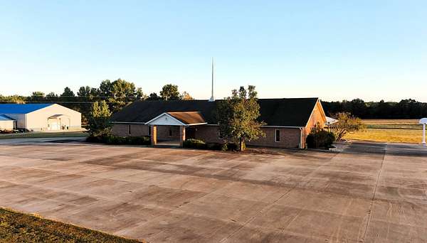 4.64 Acres of Improved Residential Land for Sale in Xenia, Illinois