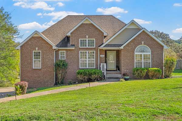 2.67 Acres of Residential Land with Home for Sale in Clarksville, Tennessee