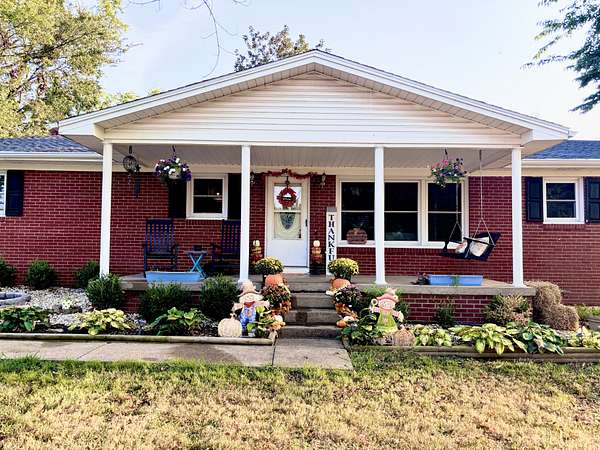 2.19 Acres of Residential Land with Home for Sale in Hopkinsville, Kentucky