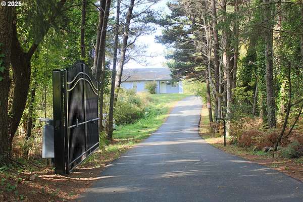 5.52 Acres of Residential Land with Home for Sale in Long Beach, Washington